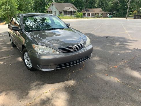 Used 2006 Toyota Camry LE image 2