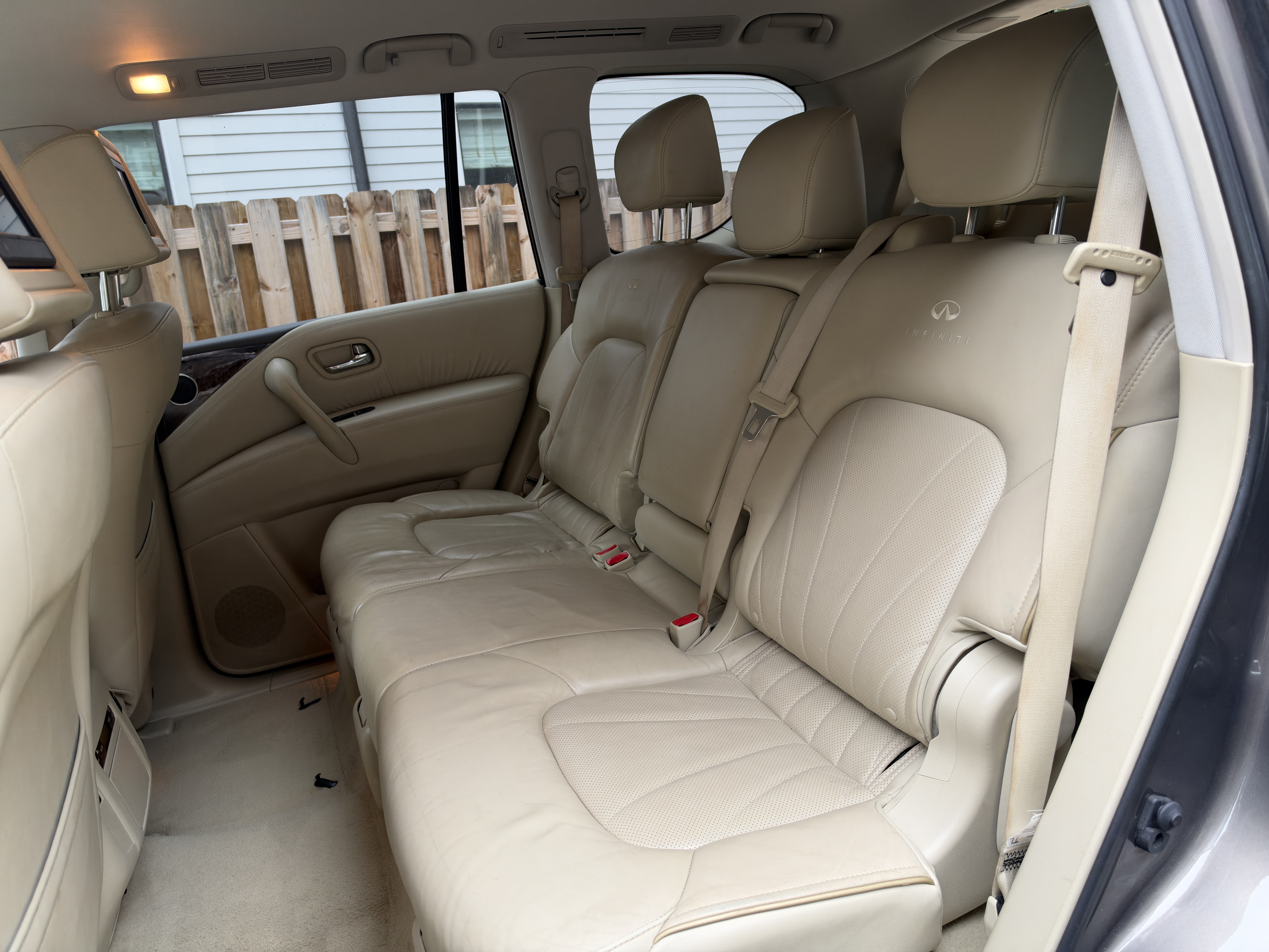 Used 2014 INFINITI QX80 2WD w/ Deluxe Touring Package image 16