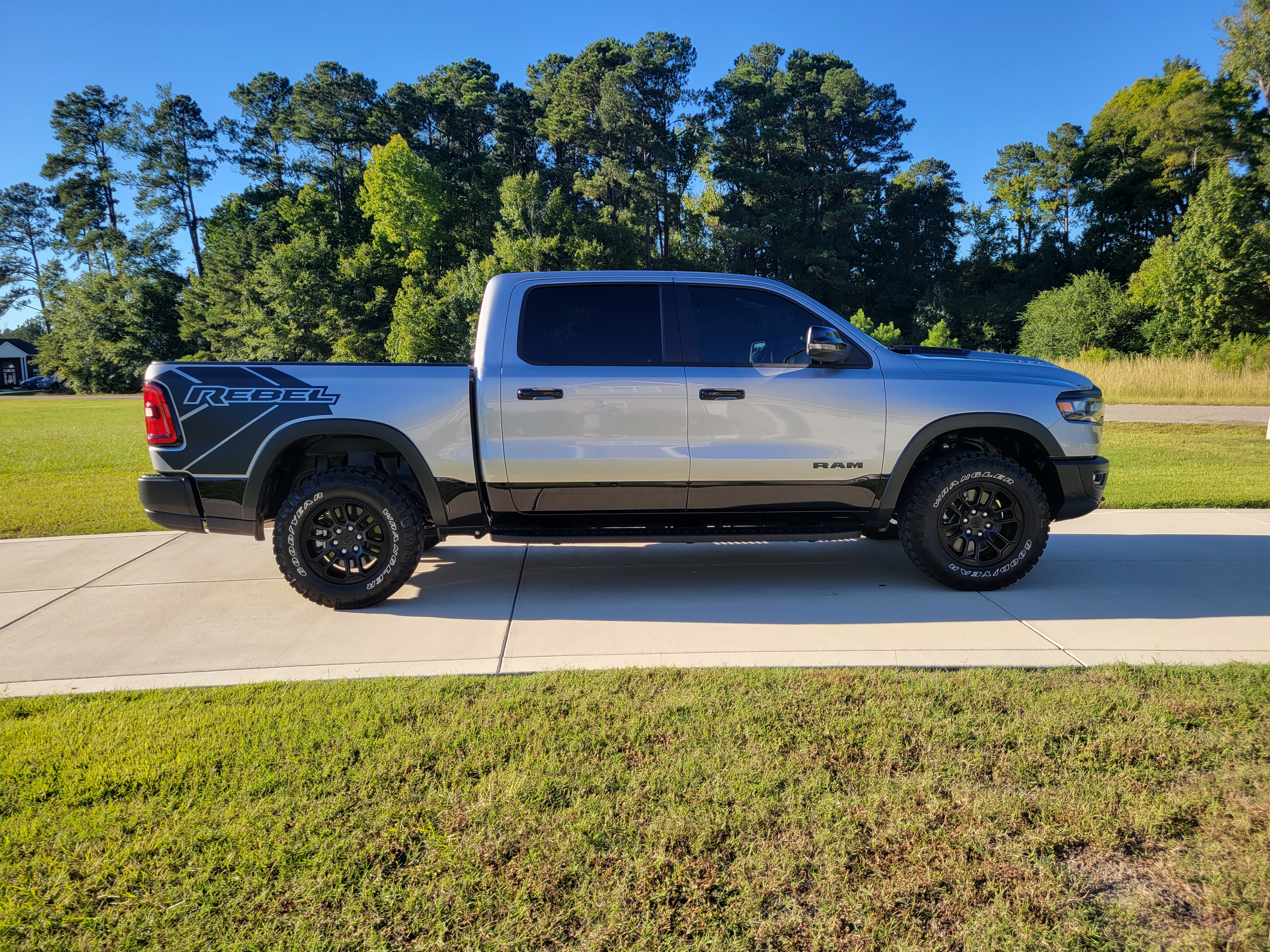 Used 2025 RAM 1500 Rebel w/ Rebel Level 2 Equipment Group AWD/4WD image 1