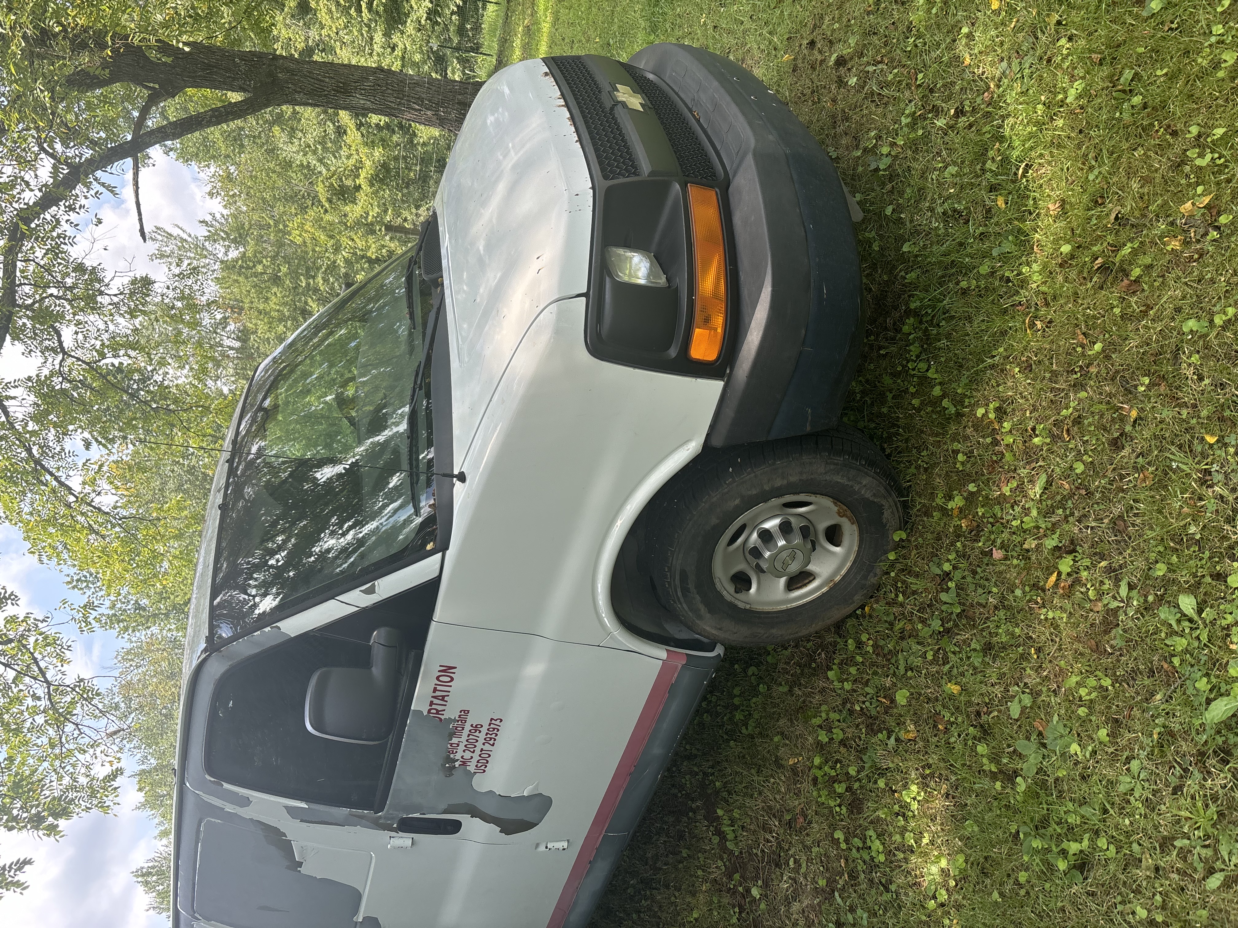 Used 2010 Chevrolet Express 3500 Extended RWD image 4
