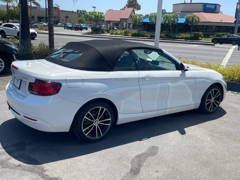 Used 2020 BMW 230i xDrive Convertible image 10
