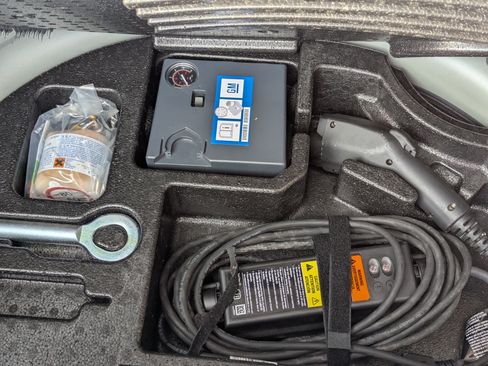 Used 2017 Chevrolet Bolt Premier w/ Driver Confidence II Package image 22