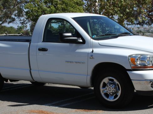 Used 2006 Dodge Ram 2500 Truck SLT w/ Trailer Tow Group RWD image 2