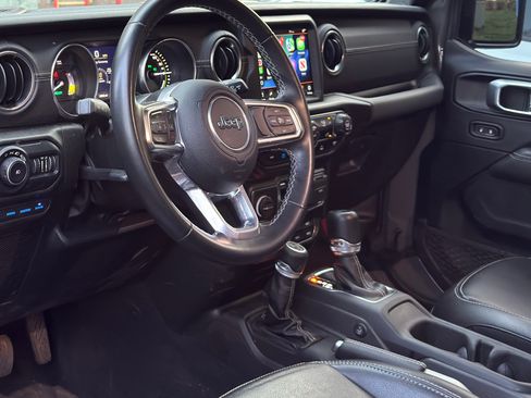 Used 2022 Jeep Wrangler Unlimited Sahara image 8