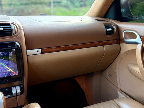 Used 2004 Porsche Cayenne Turbo image 13