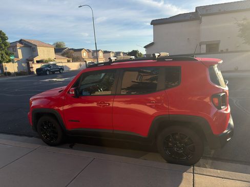 Used 2020 Jeep Renegade Altitude image 4