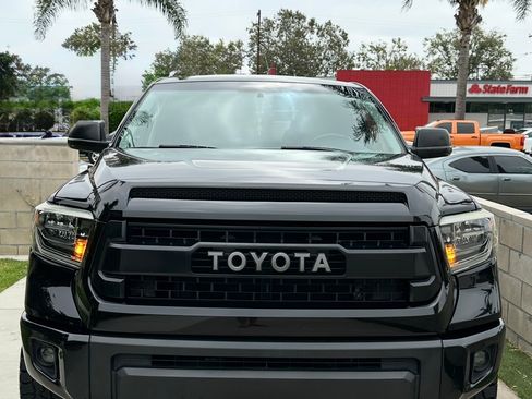 Used 2014 Toyota Tundra SR5 w/ SR5 Upgrade Package image 14