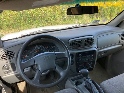 Used 2004 Chevrolet TrailBlazer LS w/ LS Preferred Equipment Group image 19