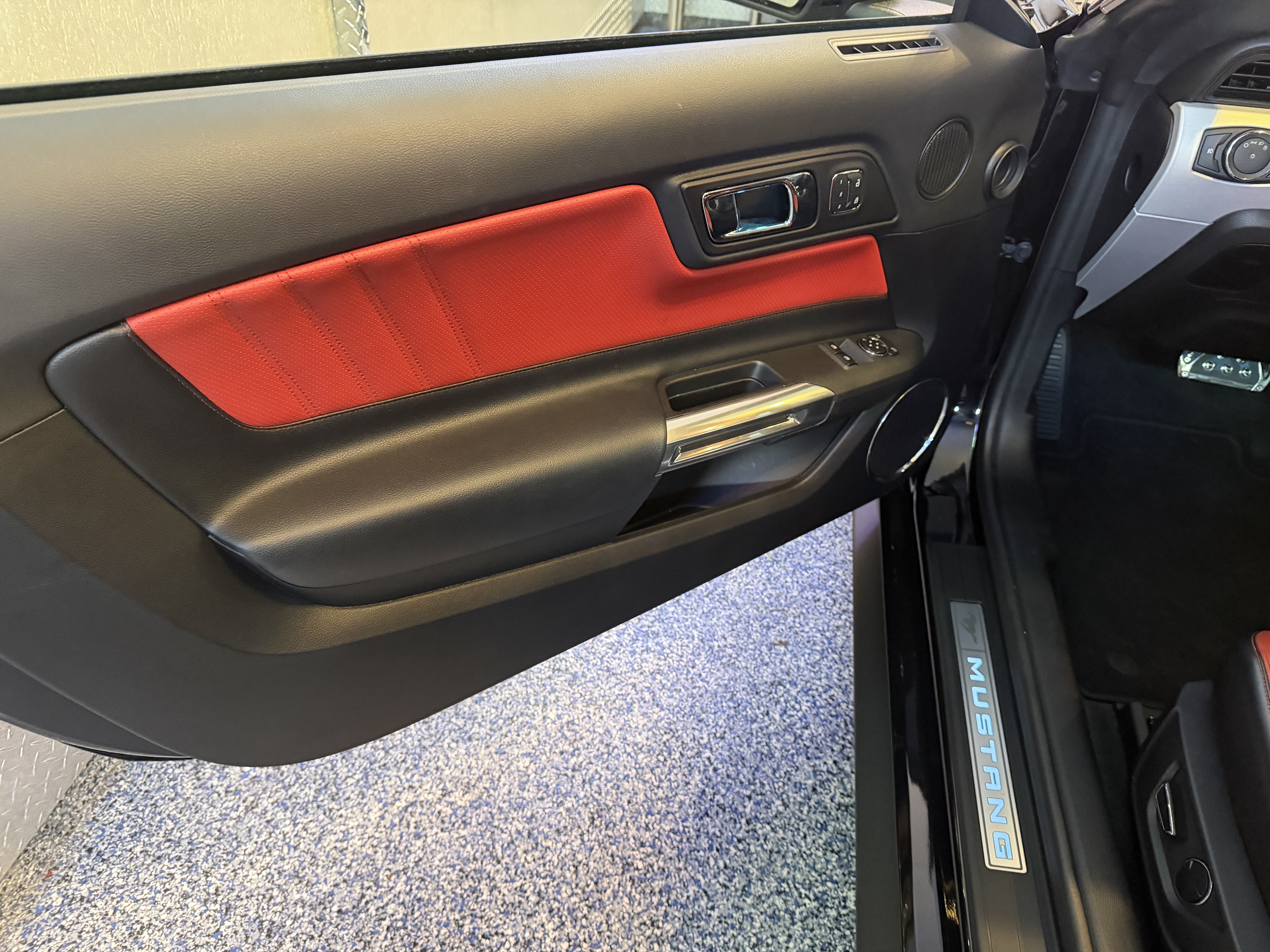 Used 2016 Ford Mustang GT Premium w/ Equipment Group 401A RWD image 9