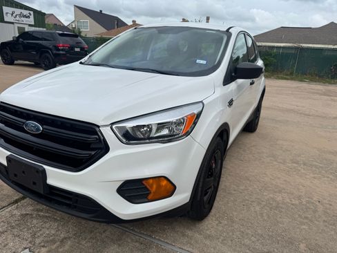 Used 2018 Ford Escape S image 2
