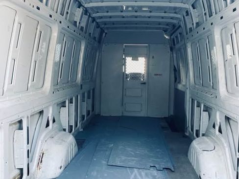 Used 2012 Mercedes-Benz Sprinter 2500 image 27