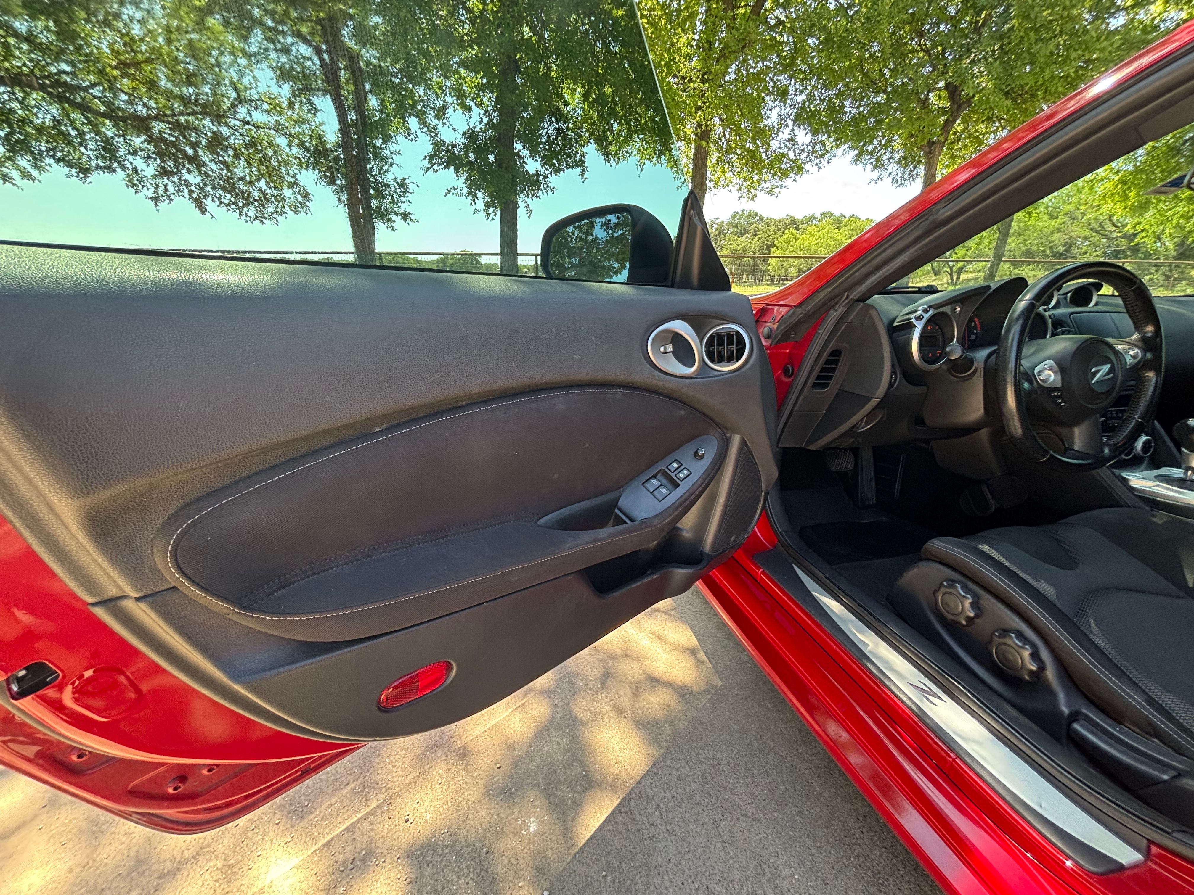 Used 2016 Nissan 370Z Coupe RWD image 13