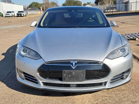 Used 2014 Tesla Model S Sedan 4D image 2