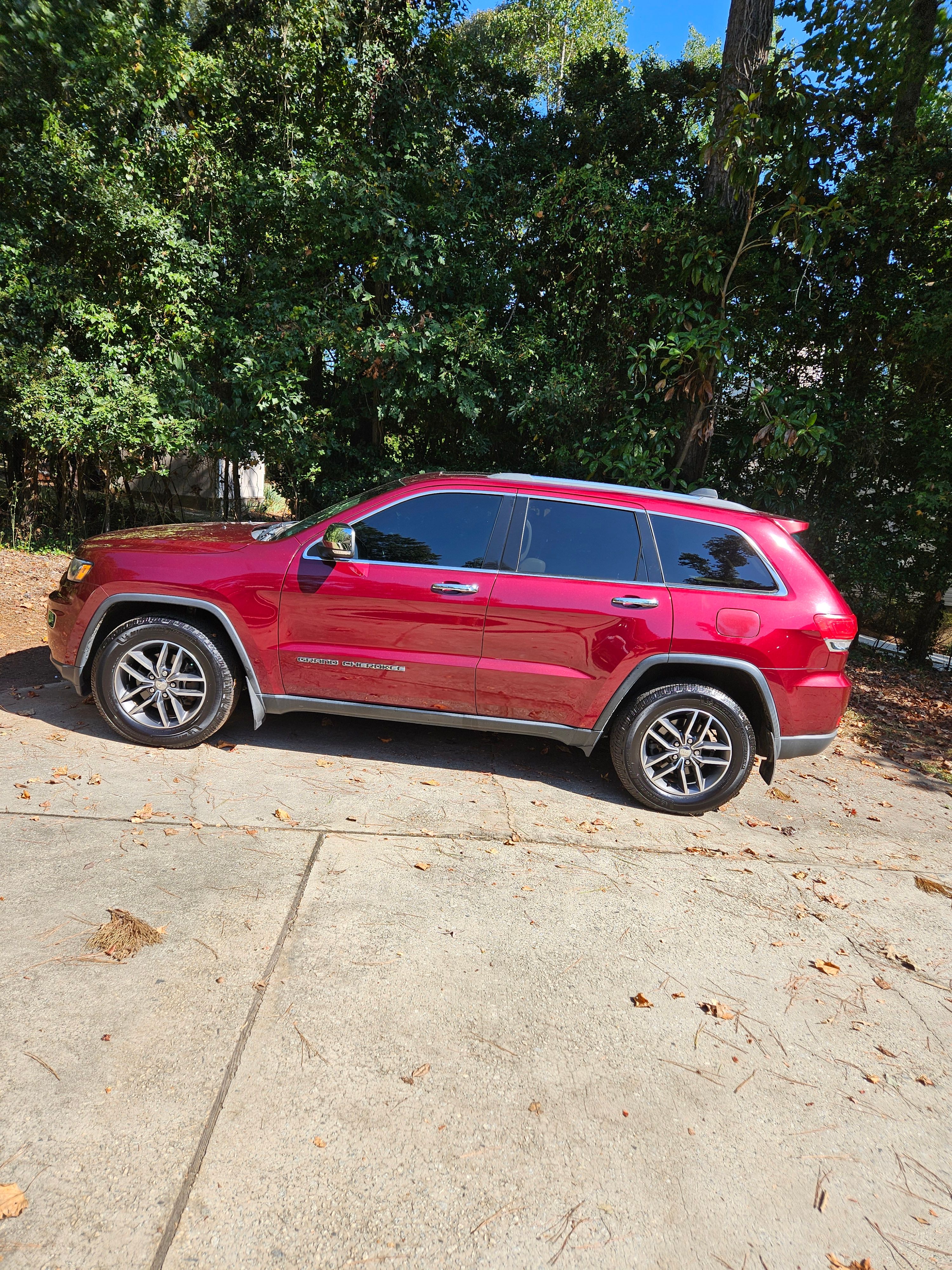 Used 2017 Jeep Grand Cherokee Limited w/ Luxury Group II AWD/4WD image 1