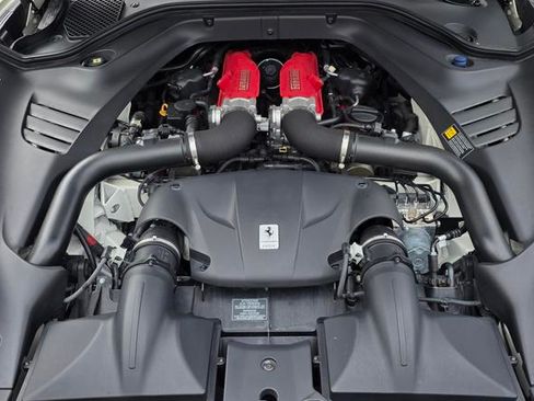 Used 2016 Ferrari California T image 21
