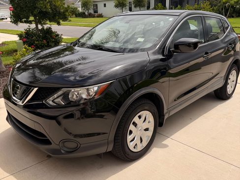 Used 2019 Nissan Rogue Sport S FWD image 2