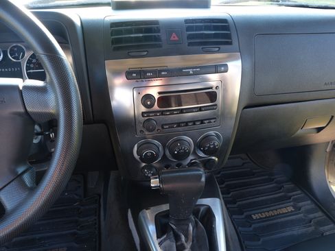 Used 2006 HUMMER H3 image 10