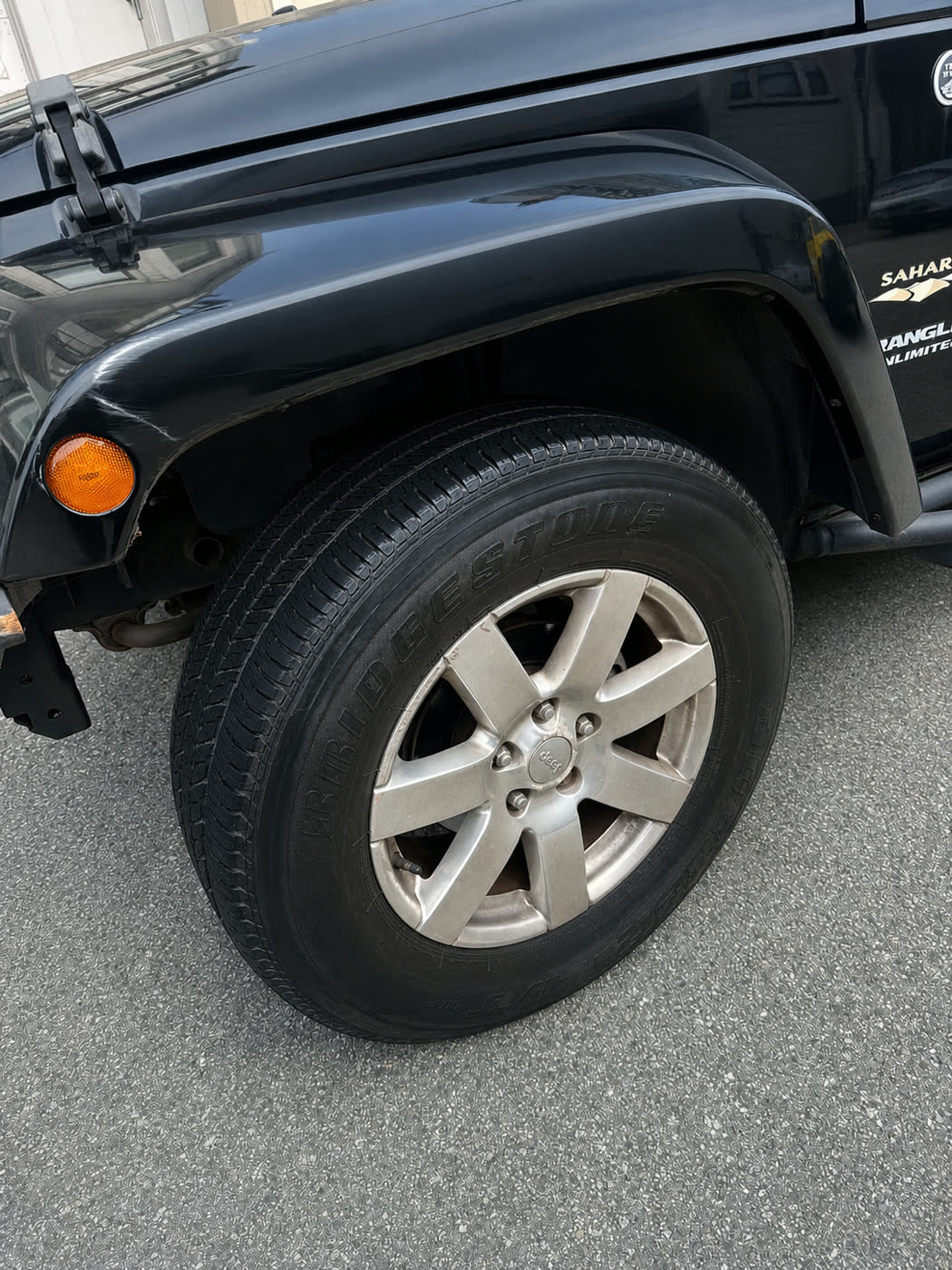 Used 2015 Jeep Wrangler Unlimited Sahara w/ Connectivity Group AWD/4WD image 12