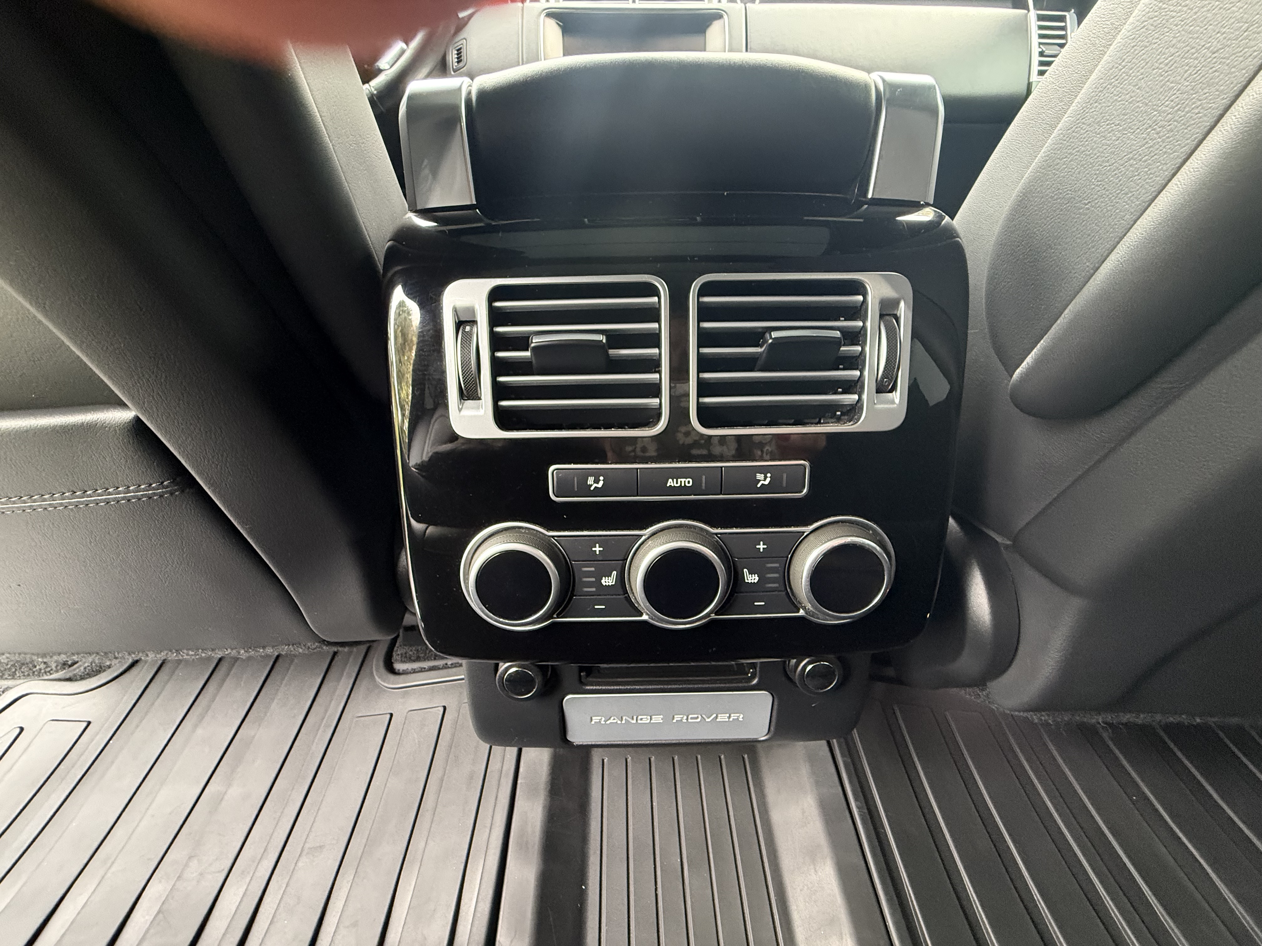 Used 2017 Land Rover Range Rover Supercharged AWD/4WD image 25