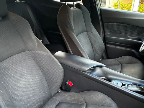 Used 2019 Toyota C-HR LE FWD image 15
