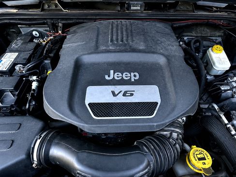 Used 2014 Jeep Wrangler Sport w/ Connectivity Group AWD/4WD image 6