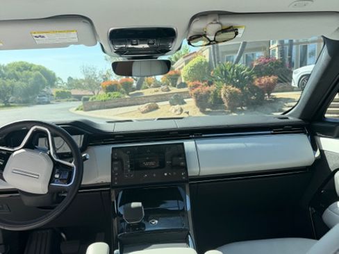 Used 2024 Land Rover Range Rover Sport SE image 6