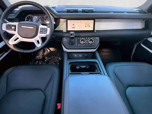 Used 2023 Land Rover Defender 110 S image 10