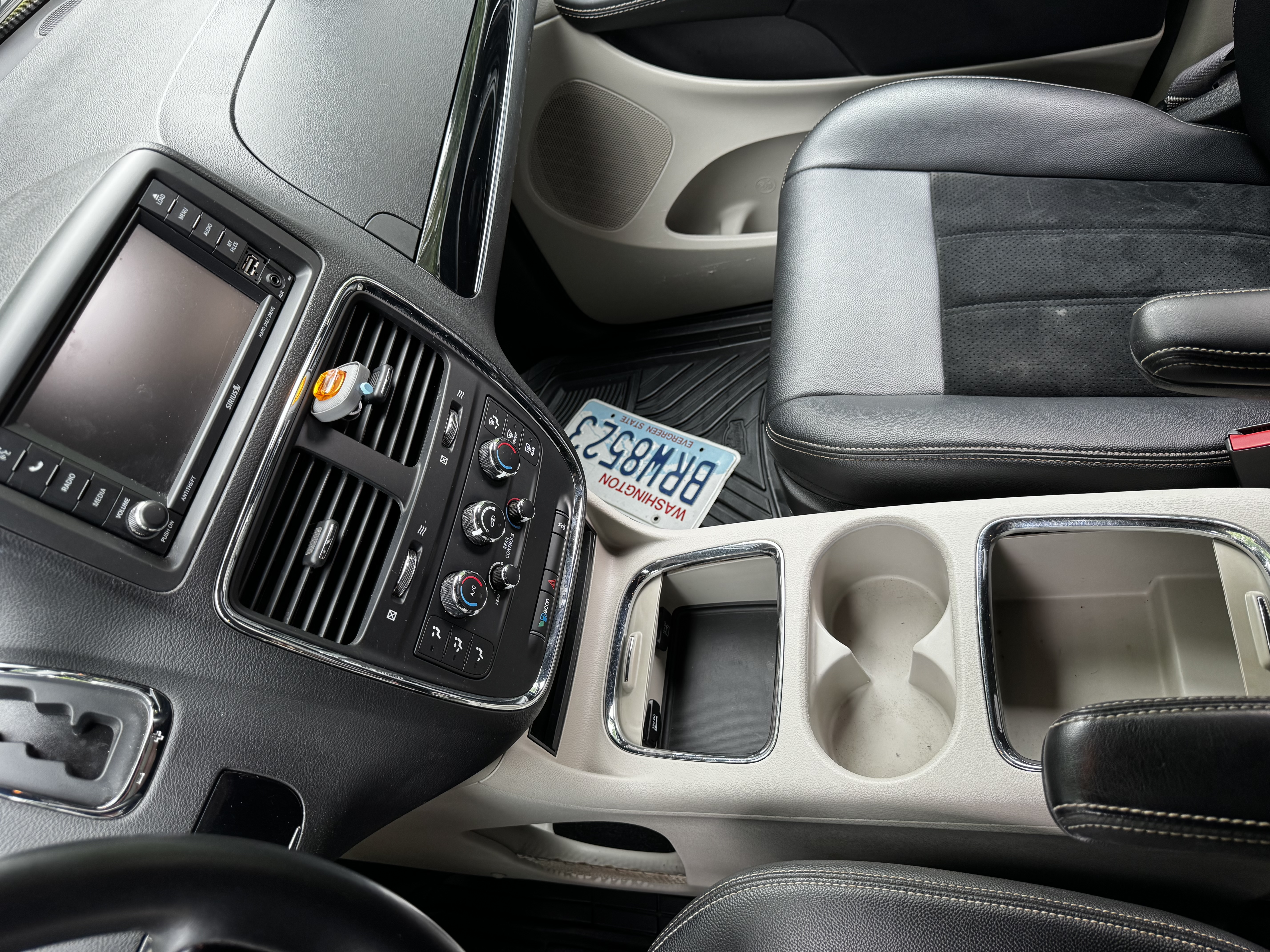 Used 2018 Dodge Grand Caravan SXT FWD image 9
