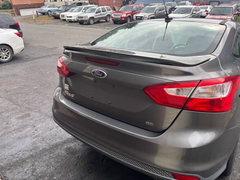 Used 2014 Ford Focus SE w/ SE Sport Package image 4