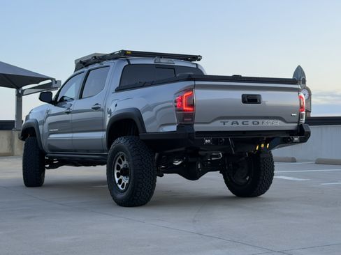 Used 2017 Toyota Tacoma TRD Off-Road AWD/4WD image 13