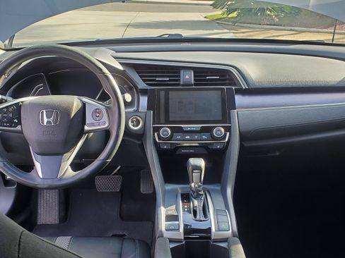 Used 2018 Honda Civic EX-T image 9