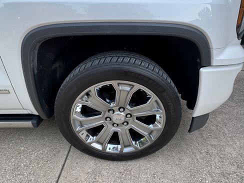 Used 2018 GMC Sierra 1500 Denali w/ Denali Ultimate Package AWD/4WD image 17