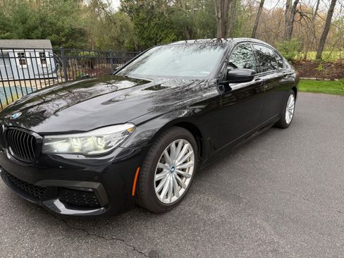 Used 2019 BMW 740i xDrive w/ Executive Package AWD/4WD image 4