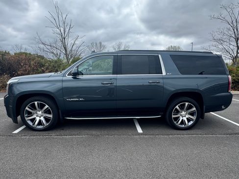 Used 2019 GMC Yukon XL SLT image 2