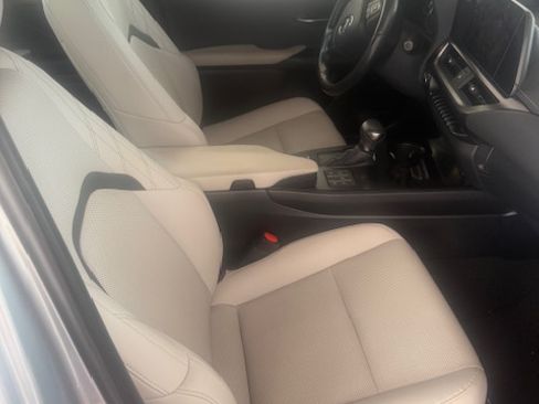 Used 2023 Lexus UX 250h FWD w/ Premium Package image 8