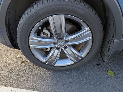 Used 2019 Volkswagen Tiguan SEL Premium w/ 3rd Row Seat Package image 17