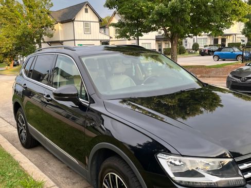 Used 2021 Volkswagen Tiguan SE FWD image 2