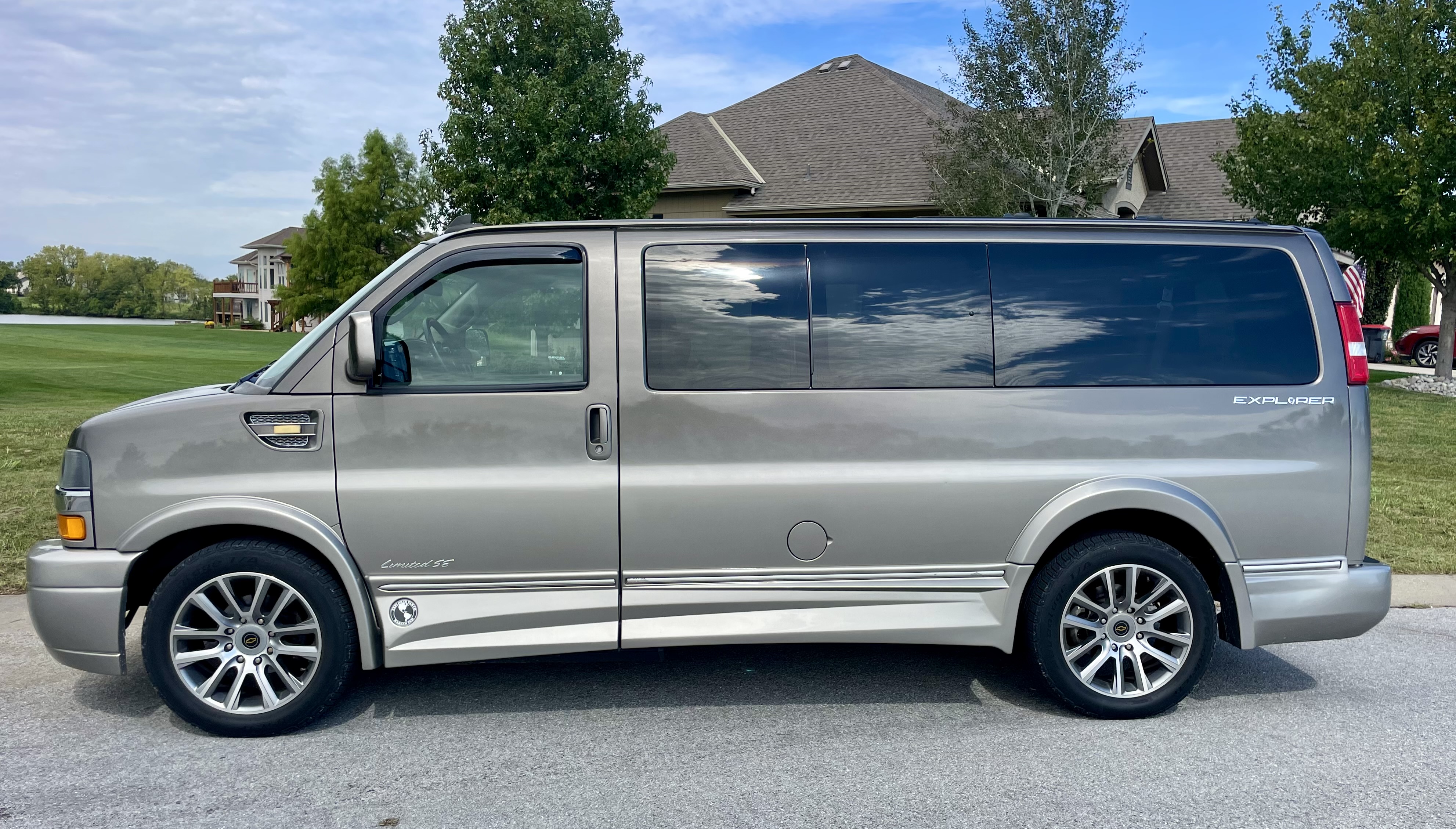 Used 2019 Chevrolet Express 2500 w/ Enhanced Convenience Package RWD image 2