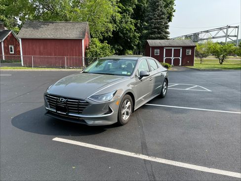 Used 2023 Hyundai Sonata SE image 1