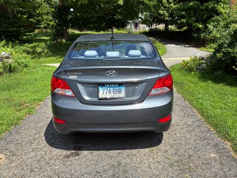Used 2012 Hyundai Accent GLS FWD image 2