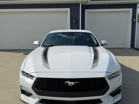 Used 2024 Ford Mustang Coupe RWD image 4
