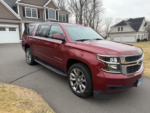 Used 2019 Chevrolet Suburban LT image 4