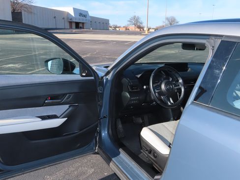 Used 2022 MAZDA MX-30 Electric w/ Premium Plus Pkg image 26