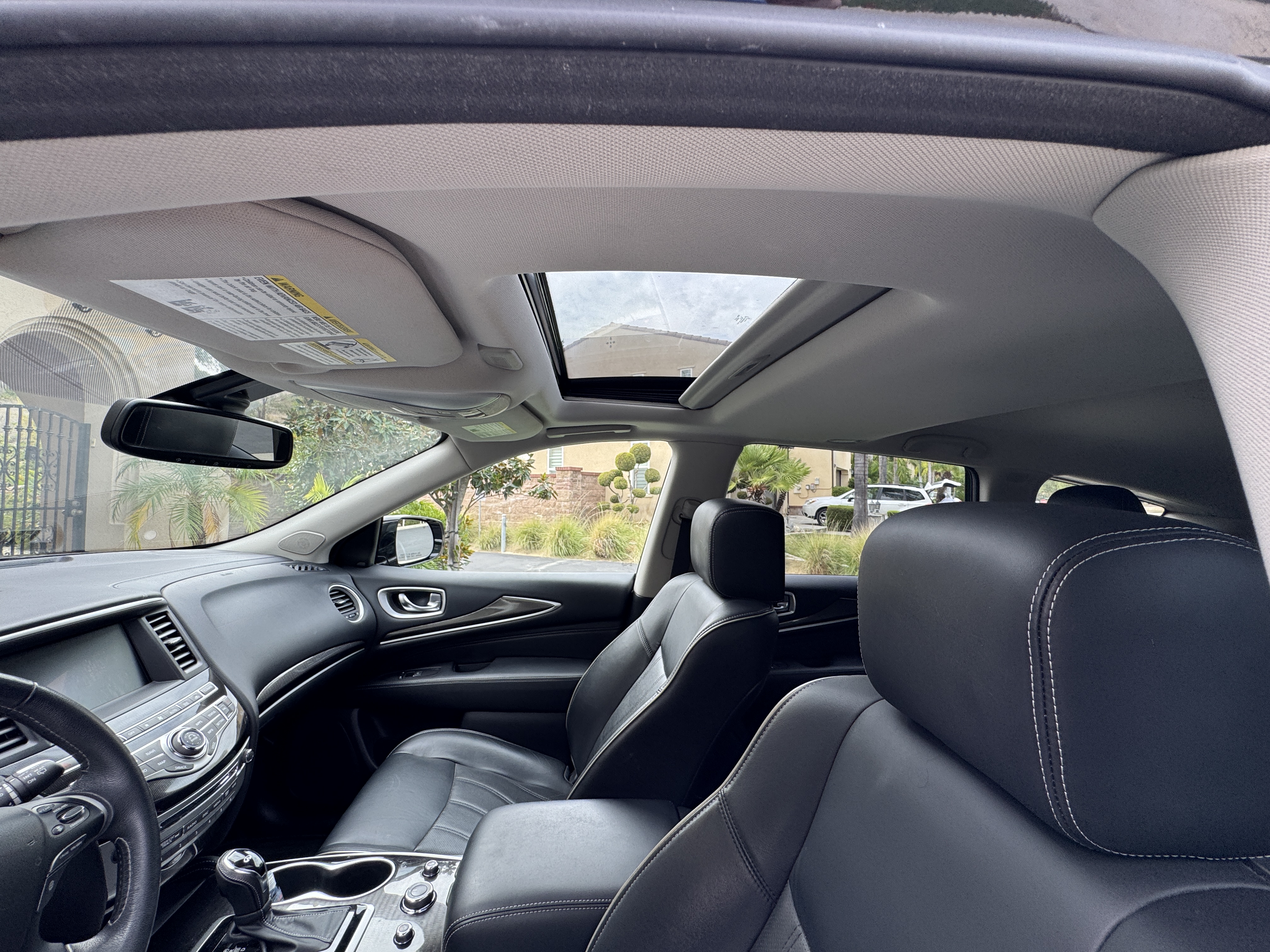 Used 2017 INFINITI QX60 Luxe w/ Premium Plus Package AWD/4WD image 4