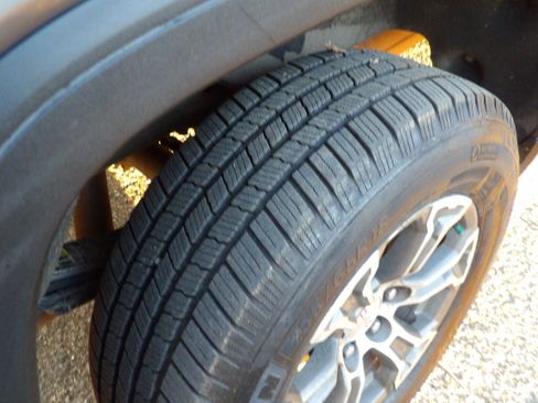 Used 2019 GMC Sierra 1500 SLE w/ SLE Value Package image 24