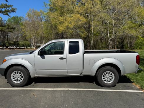 Used 2014 Nissan Frontier S w/ S Preferred Package image 5