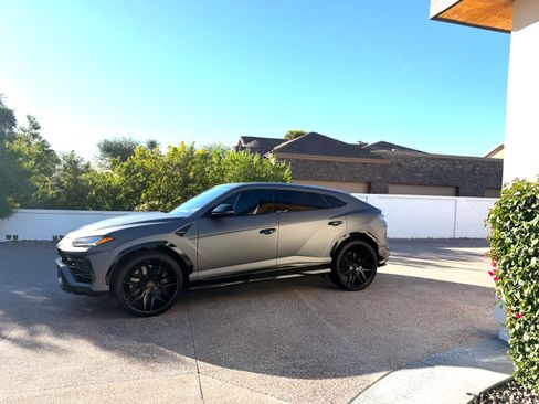 Used 2019 Lamborghini Urus image 2