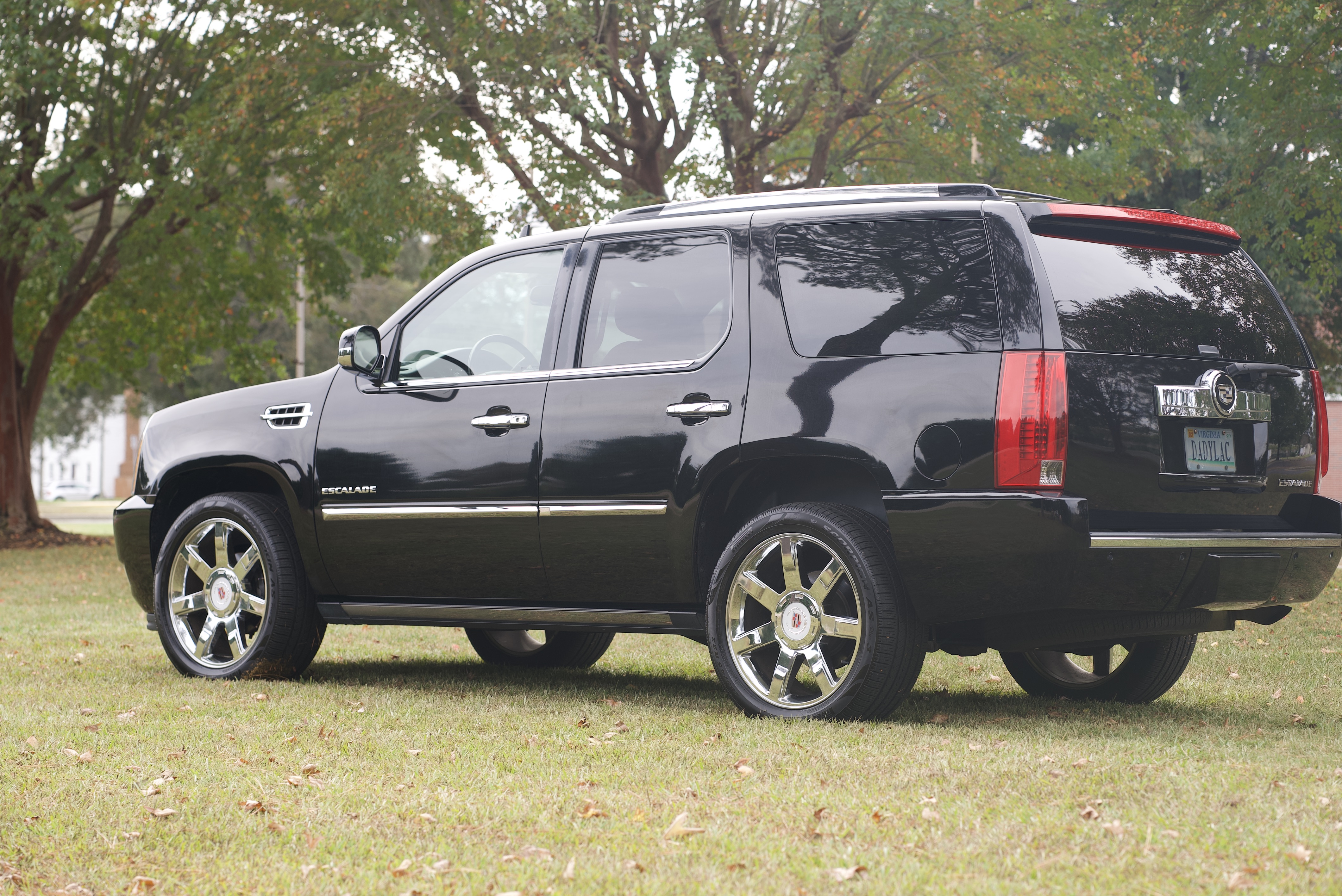 Used 2011 Cadillac Escalade Premium AWD/4WD image 8
