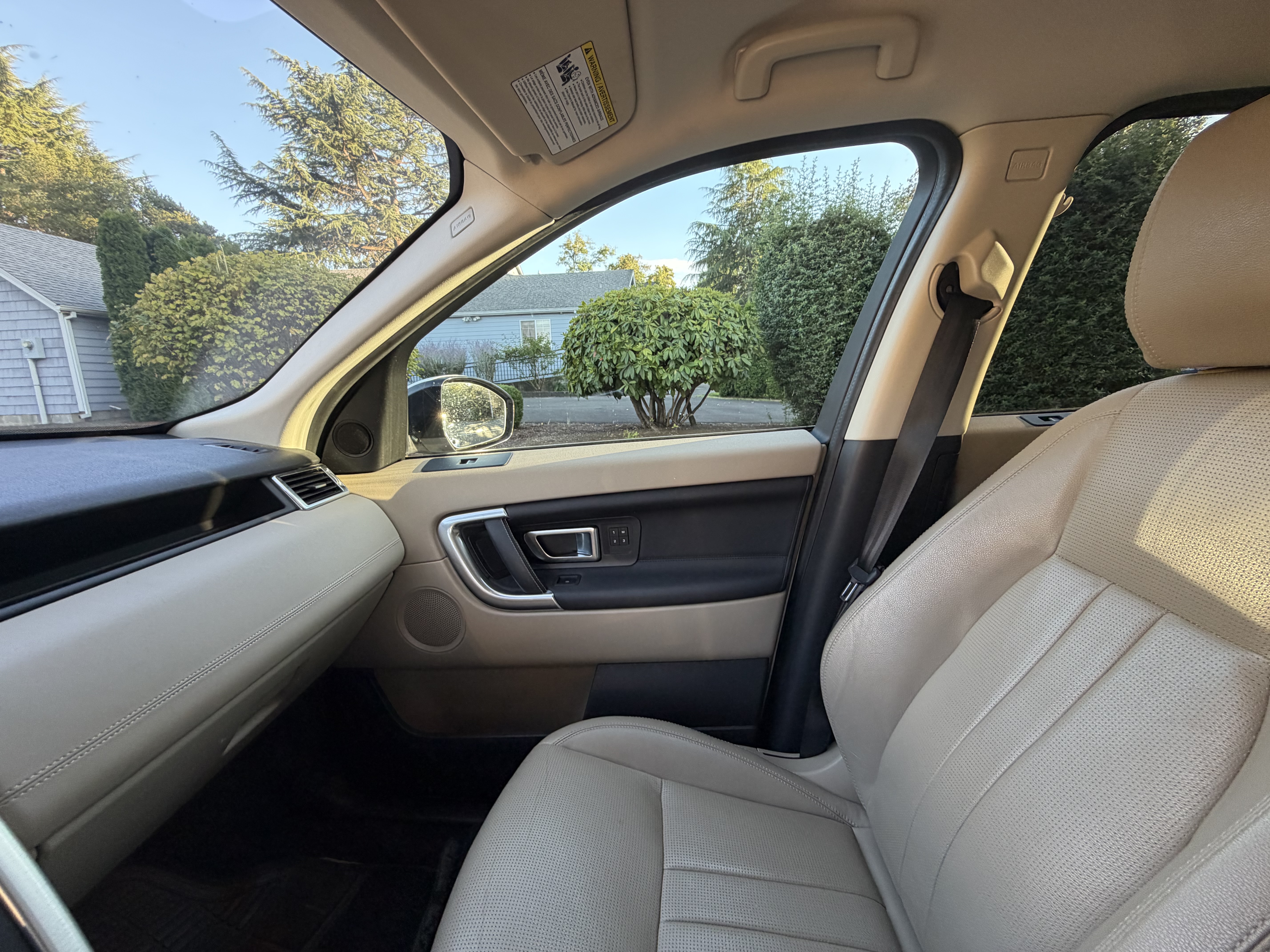 Used 2019 Land Rover Discovery Sport HSE AWD/4WD image 10