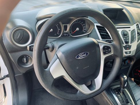Used 2013 Ford Fiesta SE w/ Super Fuel Economy Pkg image 11